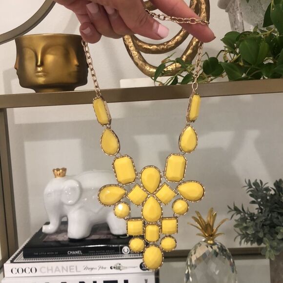 Yellow stone statement necklace - Picture 2 of 4